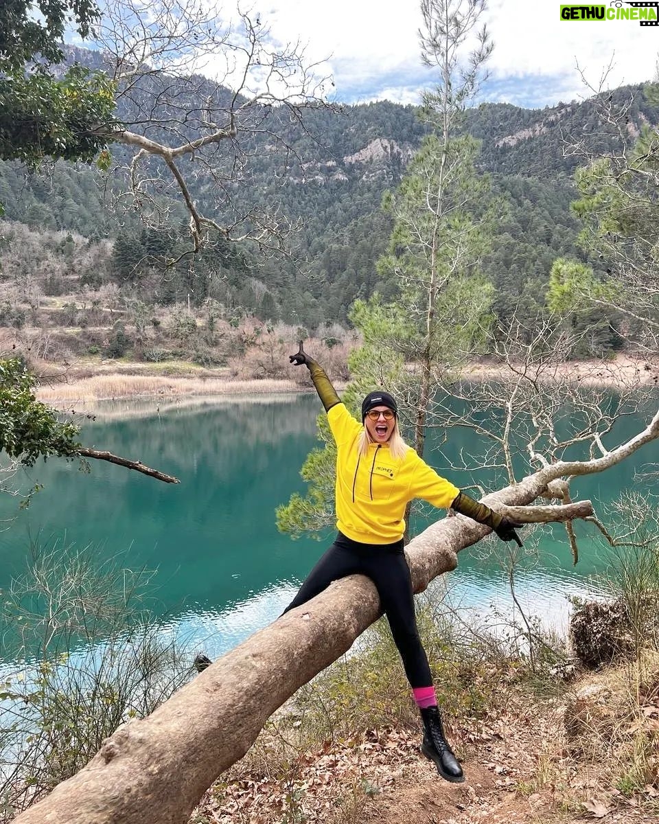Marilena Radou - 1.8K Likes - Το ταξίδι, όπως και η αγάπη, εκφράζει μια απόπειρα να μετατρέψουμε το όνειρο σε πραγματικότητα.
Alain de Botton
Ελβετός συγγραφέας
#travel #greece #friendship #girls #lake #nature #tsivlou #sunday #smile #colours