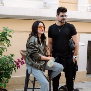 Marilena Radou Instagram - Εμένα οι φίλοι μου είναι...ΧΡΩΜΑΤΑ!!!
🩷💙💗❤️💜💛💚🤎🧡
@constasy
#friends #frienship #smiles #happiness #love #colours #mypeople #family #opening #party #photography @elizabeth_photography
