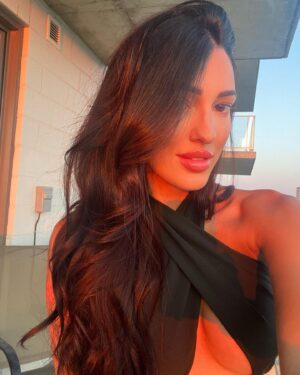 Marilou Lacharité Instagram - Tell me something that'll make me look at u like that .