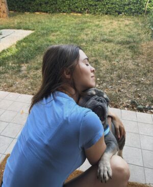 Marina Crialesi Instagram - E allora sì, abbracciame cchiù forte
Pecché po’ chi se ne fotte
Si tutto ‘o tiempo ca è passato è tiempo perzo
O si dimane nun esiste niente cchiù
Abbracciame stanotte, nun me voglio arricurda’
E tutte ‘e vote ca t’aggie sunnate
Ca me scetave ma nun stive ‘ccà 💙

#quentin #bulldogfrancese #love