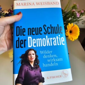 Marina Weisband Instagram - Guckt mal, was ich schon habe und was ihr bestellen könnt: https://www.fischerverlage.de/buch/marina-weisband-die-neue-schule-der-demokratie-9783103975925
#duBistDemokratie @projekt_aula
