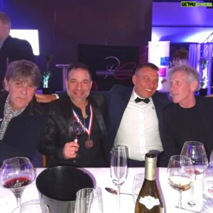 Mario Barravecchia Instagram - Beau  week-end de la #ventedesvins avec une belle soirée caritative organisée par @beaunepartenairesevenements au @domaineabbayedemaizieres
Entourés de mes amis @christopheguion @plasticbertrandofficial #Tex #FabriceJacquet @delasiesta

À l'année prochaine 😊🙏
