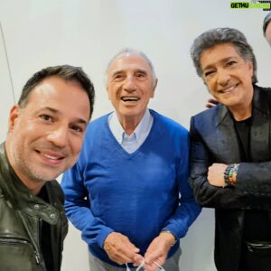 Mario Barravecchia Instagram - Réunir les personnalités italo-belge autour d'un projet hommage à nos ancêtres...

Une très belle journée de tournage à Bruxelles avec @frederic_francois_officiel
@sandrakimofficial
@roccogranataofficial
@silva_music_officiel
@elvispompilio
@eliodirupo
@jmzecca @michael_miraglia
@silentjill @ophelie.fontana
@livia_dushkoff
#baseggio 

Merci à @rtltvi et @rtbf
Clip à découvrir très bientôt 😉...