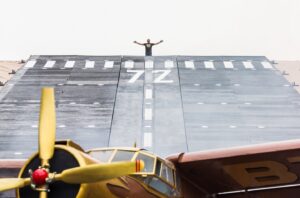 Mario Barth Instagram - Exakt heute vor zehn Jahren. Weltrekord!🏅 Bis heute ungeschlagen. 116.498 Zuschauer innerhalb 24 Stunden. In meiner Heimatstadt. Im Olympiastadion Berlin. Dort steht bis heute auch noch der Buddy Bär mit allen 116.498 Namen drauf. Einfach geil! 🔥
