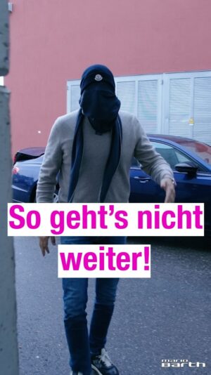 Mario Barth Instagram - Die Stadt mit den meisten Sonnentagen. Haben sie nur leider vergessen. ☀️🤣 #freiburg #sonne #tour #comedy #liveistamgeilsten