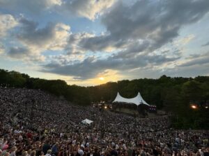 Mario Barth Instagram - Was war das gestern bitte für ein Abend. Nach 25 Jahren Showgeschäft ist die Waldbühne mit über 20.000 Zuschauen bis auf den letzten Platz voll. Der gestrige Tag geht bei mir in die Geschichte ein. Ihr seid der Wahnsinn