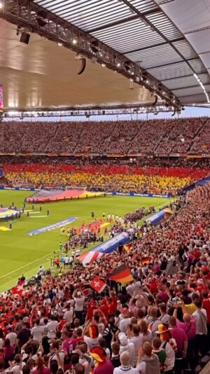 Mario Barth Instagram - Deutschland vs. Schweiz! Was glaubt ihr, wie es aufgeht? Eure Einschätzung interessiert mich. P.S. Danke Markus