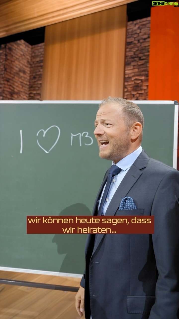Mario Barth - 5.3K Likes - @mariobarth ist definitiv ein Romantiker! 🌹😉
#mariobarthdecktauf #mariobarth #romantiker