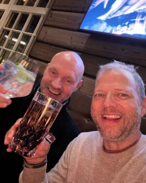 Mario Barth Instagram - Mit dem besten Veranstalter nach einem geilen ausverkauften Wochenende an der Bar und dann noch @asbach.official  mit Cola. Mehr geht nicht. Was sagt ihr ?