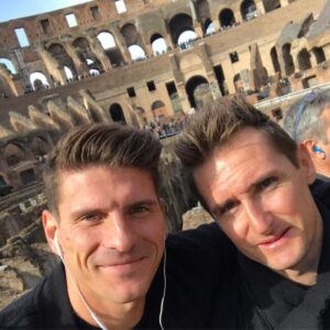 Mario Gomez Instagram - With my coach...😎😁
#miro #colosseum #roma #diemannschaft