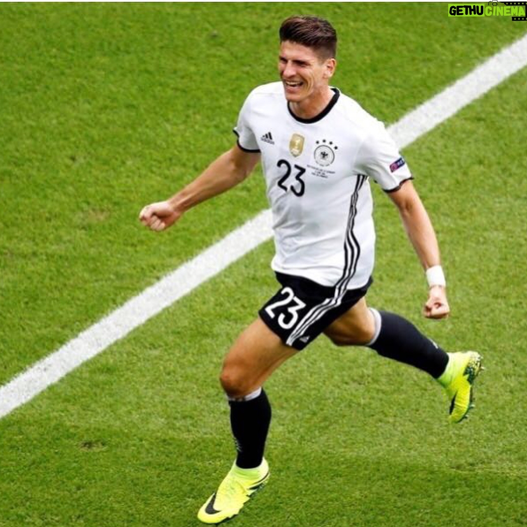 Mario Gomez - 152.5K Likes - Liebe Fans, der Text für meinen Post ist leider zu lang. Ihr findet den kompletten aber auf Facebook. Den Link zu meinem Account findet ihr in der Bio. Euer Mario