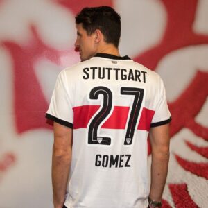 Mario Gomez Instagram - Dahoim⚪️🔴😁😎 #vfb #0711 #stuggi #27
