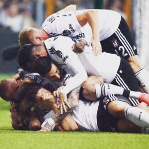 Mario Gomez Instagram - Good Morning Besiktas 😎 good morning sampiyon 🏆😉