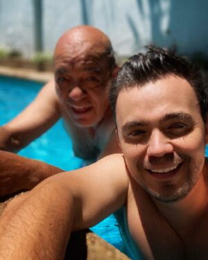 Mario Guerrero Instagram - Viejo querido❤️

Te abrazo a la distancia, sabiendo que hoy muchos te estarán saludando. Siempre disfruto de tu compañía en cada concierto y me alegra ver cómo disfrutas de cada lugar donde me presento. ¡Conoces más que yo!

Te amo, viejo, y vamos por muchos más kilómetros juntos.

Feliz cumpleaños.

#godisgood