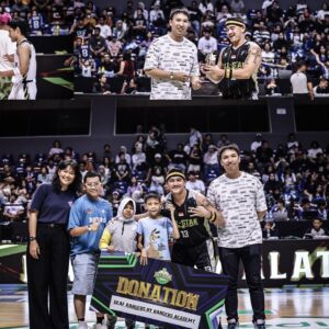 Mario Lawalata Instagram - Sniper rivals duo at the #IBLAllStar Celebrity 3️⃣-PT Challenge 🤝 

#IBLAllStar2024 #IBLIndonesia #IBLTokopedia2024 #LigaKita #BasketIndonesia