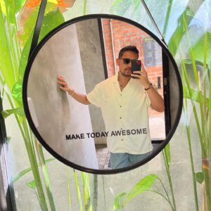 Mario Lawalata Instagram - 🧔🏽‍♂️💃🏻🕺🏻🎶🫶🏽 #lovethissong #lovemaself #thankyou2023 #imajesusproperty #dec2023☀️

*watch out with the 🚩 #LoL