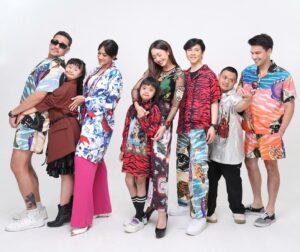 Mario Lawalata Instagram - WenWen, Chilla, dan Febrian adalah anak dengan Down Syndrome (ADS) yang berminat dan bersemangat dalam bidang musik, menyanyi, dan seni gerak tubuh seperti menari dan senam.

Terbukti selama sesi pemotretan, mereka terus bergerak dan menari dengan gembira karena diputar musik selama pemotretan.

Kami peduli terhadap anak-anak dengan Down Syndrome dan ingin memperluas gerakan #EndTheStereotypes dan #AkuAdaAkuBisa. 😇🤍🙏🏽

Dengan ini, Yayasan @potads Indonesia dan Fotografer @ronibachroni_real bekerja sama untuk menggerakkan gerakan ini agar lebih besar lagi dan diterima, dipahami, dan kemudian diamalkan oleh masyarakat dalam kehidupan sehari-hari. 🫶🏽
———
👕👚👕👚
@dibbaofficial l @thekhasoe @titiessapoetra 
———
👫🏻👬🏻👭🏻👫🏻
@vi_marze @carolinesoerachmat @c.n.m @p_febriina @ijonkfrizzy @ririndwiariyanti @noumira @mr.ioyudhistira @bambimbumbembom