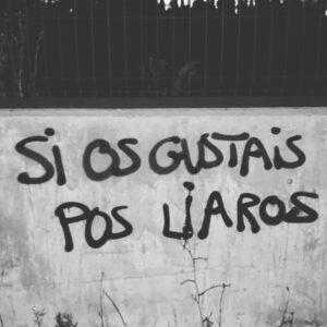 Mario de la Rosa Instagram - ♦️
Me gustan las fotos y me gustan los pies de foto. 
Me gustan las frases cortas, lapidarias. 
Y también desgranar estos textos 
llenos de matices con mensajes velados. 
Me gusta acariciar con palabras escritas 
lo que no puedo hacer con mi voz, 
con las yemas de los dedos 
o el dorso de mis manos. 
Me gusta que me leas y que gracias a ello 
entiendas que ya no estoy tan solo. 

#escritor #actor #DLRS