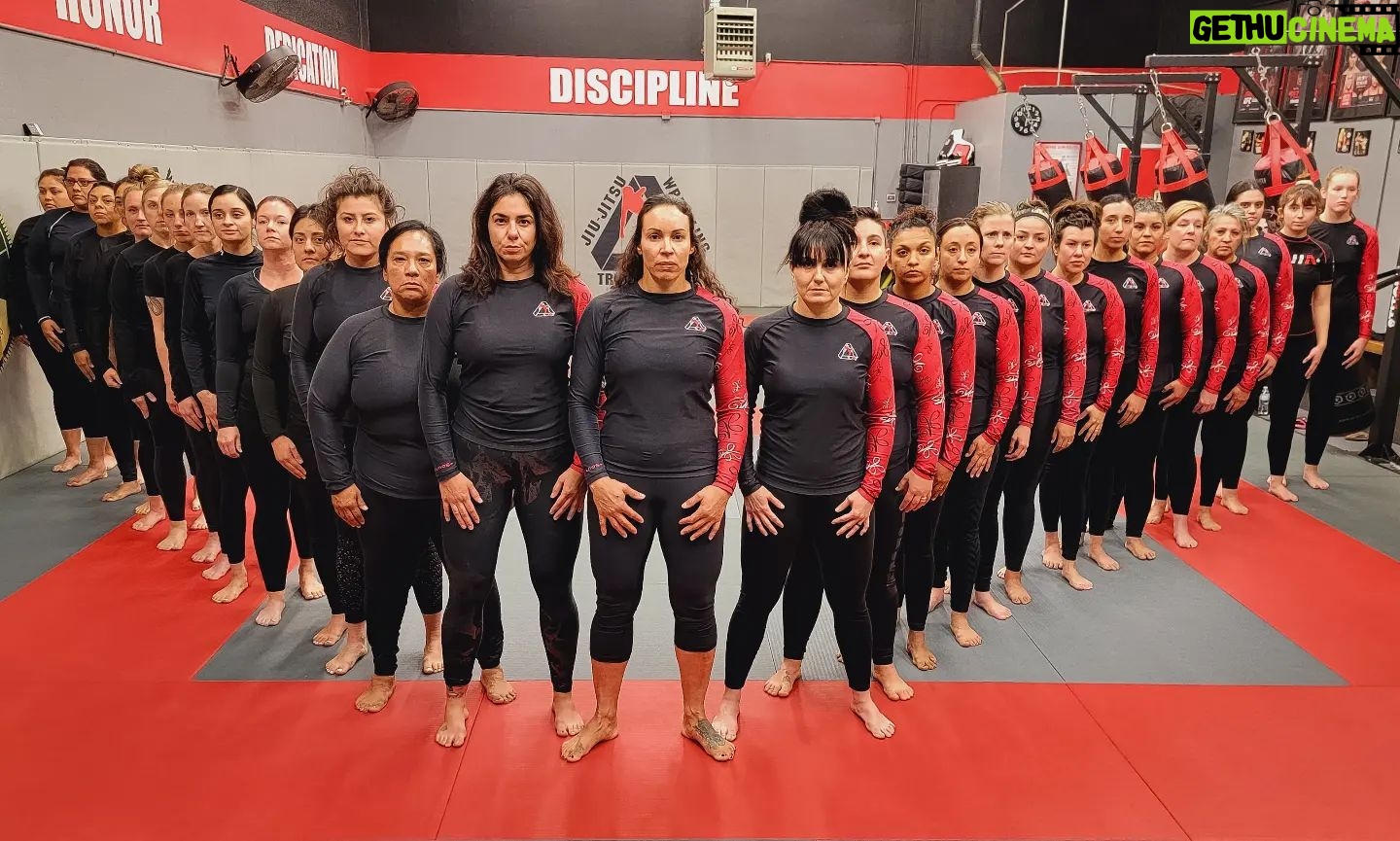 Marion Reneau - 644 Likes - Nov 2022 --> Nov 2019 👊🏽❤️
Exactly 3 years apart! I wanted to recreate this photo and didn't realize the massive change we have made here at @trifecta_mma_visalia .
I started teaching a Women's Class when I was only a Blue Belt. I had no clue the direction I wanted to go with the women at that time but over the years I see it clearly. I couldn't be more EXCITED to have and be apart of this dynamic Women's Class in the @cityofvisalia .
Thank you ladies for always wanting to be better, motivating and honorable.
You INSPIRE me! 🙏🏽🙏🏽 #Tribe #TribeSisters #community #movement #takingSouls #canthurtme