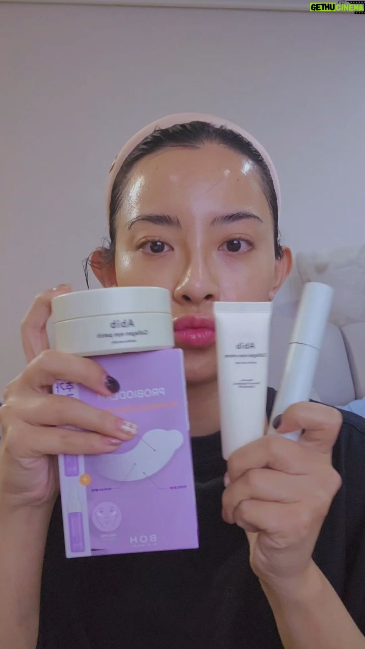 Maripha Siripool - 116 Likes - 📌รวมไอเท็ม อายแคร์ ดูแลตาหมีแพนด้าที่เคาะแล้วว่าปัง💯🇰🇷 คนเกาหลีซื้อซ้ำฉ่ำเวอร์🥰😍✨️🎉
#oliveday #wawamaripha #ใต้ตาดำ #ใต้ตาคล้ํา #ริ้วรอยรอบดวงตา #รีวิวบิวตี้ #ป้ายยาtiktok #ป้ายยาเก่ง #ป้ายยาสกินแคร์ #สกินแคร์ #สกินแคร์เกาหลี #เกาหลีเกาใจ #รีวิวสกินแคร์ #eyecareroutine #skincareroutine #oliveyoung #โอลีฟยัง #คนไทยในเกาหลีใต้ #คนไทยในเกาหลี #ใต้ตาดําทํายังไงดี #ลดใต้ตาคล้ํา #fyp #ครีมบํารุงรอบดวงตา #ใช้ดีบอกต่อจ้าา