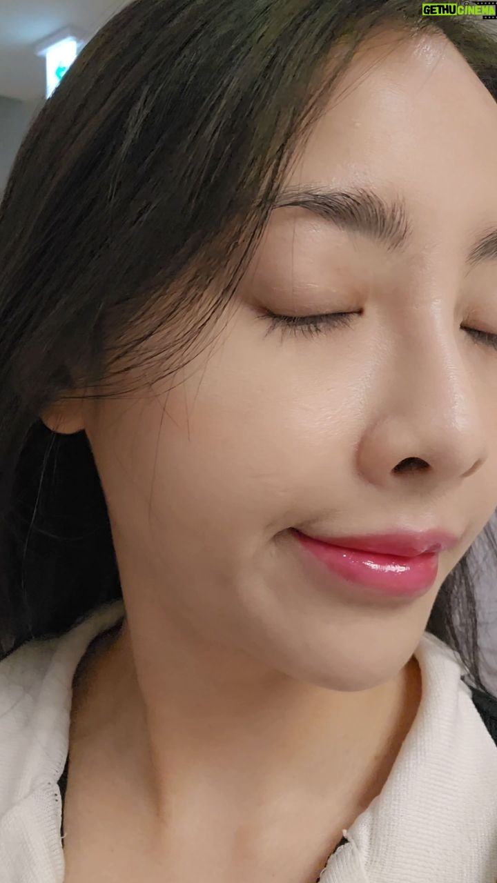 Maripha Siripool - 61 Likes - 📌แจกพิกัด คุชชั่นเนื้อแมท ปกติด ติดทน เกาหลีเกาใจ ผิวพรีเมี่ยม กันเหงื่อ🇰🇷✨️💕💯
#CapCut #เกาหลีเกาใจ #รีวิวเกาหลี #เครื่องสําอางเกาหลี #แต่งหน้าสไตล์เกาหลี #เที่ยวเกาหลีด้วยตัวเอง #เที่ยวเกาหลี #올리브영 #oliveyoung #โอลีฟยัง #คนไทยในเกาหลี #คนไทยในเกาหลีใต้🇹🇭🇰🇷 #fyp #longersvideo #คุชชั่น #คุชชั่นเนื้อแมท #คุชชั่นเกาหลี #คุชชั่นคุมมัน #헤라 #คุชชั่นปกปิด #คุชชั่นติดทนนาน #เอาขึ้นหน้าฟีดที #herablackcushion #hera #รีวิวสกินแคร์เกาหลี #สกินแคร์เกาหลี #หน้ามัน #หน้าแห้ง #งานผิว #ผิวกระจก