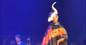Maripol Instagram - Last night in London at the the Royal Albert hall @gracejonesofficial 
@meltdownfestival  @thebemagugu  @philiptreacy  @maripolitan  Thank you @azfactory 
Amazing Grâce ❤️❤️❤️❤️❤️❤️🎶🎶🎶🎶
