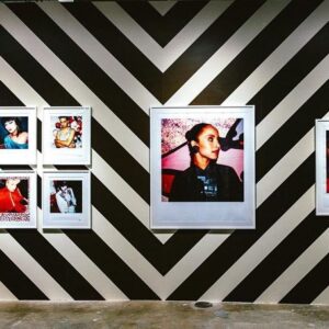 Maripol Instagram - @beyondthestreetsart Shangai on the way back home note my stripes wallpaper 💋📸🪗