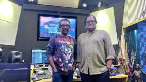 Maris Vijay Instagram - Happy To Work With Legendary Music Director Bharadwaj sir @bharadwaj_music @marisvijayofficial @mmuzikofficial @trinity_waves_studio @marisvijayfanpage #melodysongs #tamil #tamilmelody #music #tamil #tamilmusic #opodusong #autograph #kollywood #kollywoodactress #kollywoodcinema #kollywoodactor #cinematography #cinema #cinematic