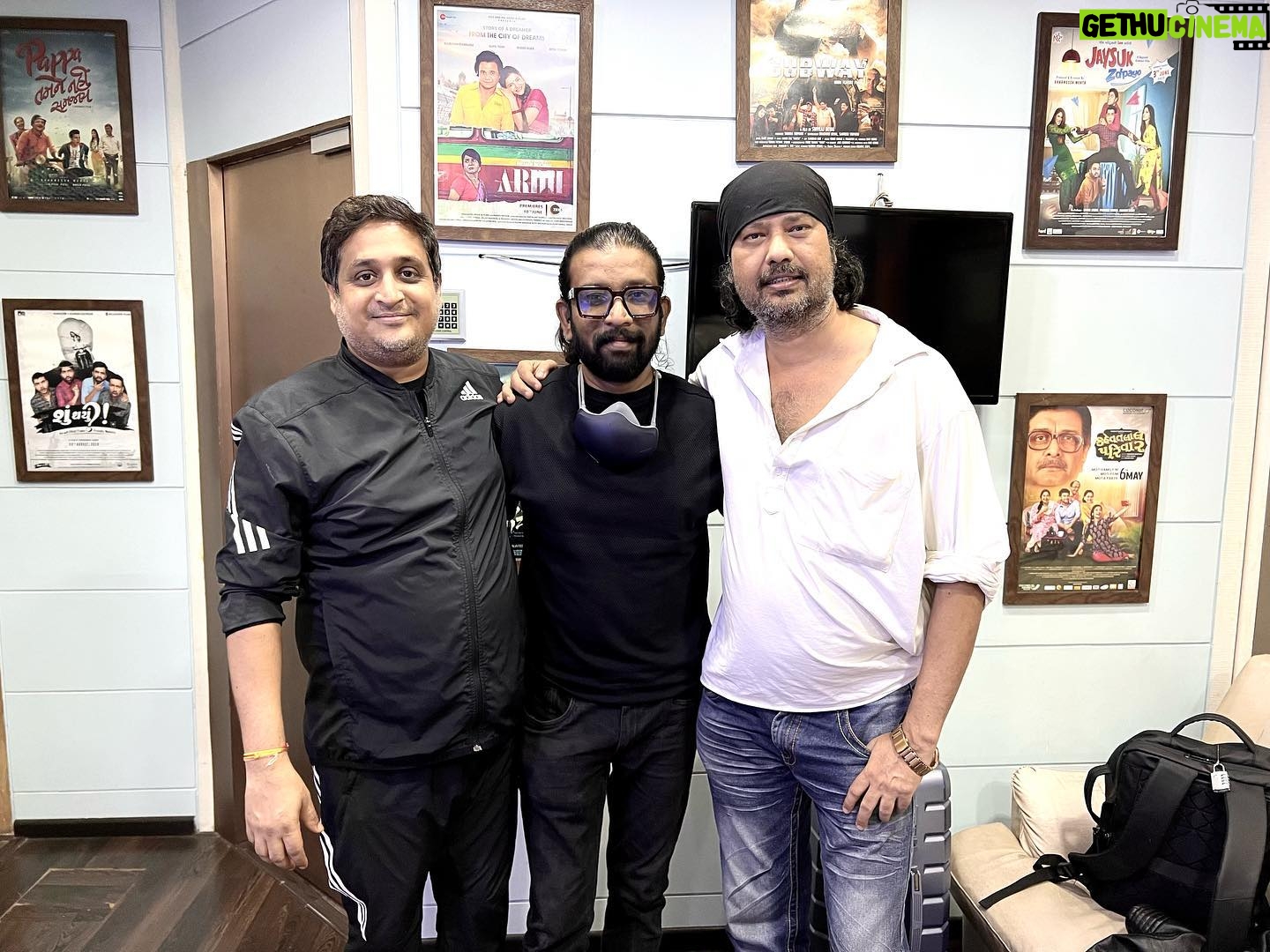 Maris Vijay - 22.9K Likes - @singleboot director tariq khan @mumbai_photographers #director #directorofphotography #bollywood #bollywoodsongs #directorlife #music #musicvideo