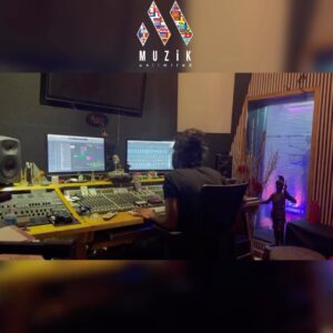 Maris Vijay Instagram - Little things can make such a big difference during recording. ...#music #studio #recording #musicproducer #musicproduction @shaileybidwaikar @marisvijayofficial @trinity_waves_studio @mmuzikofficial @marisvijayfanpage