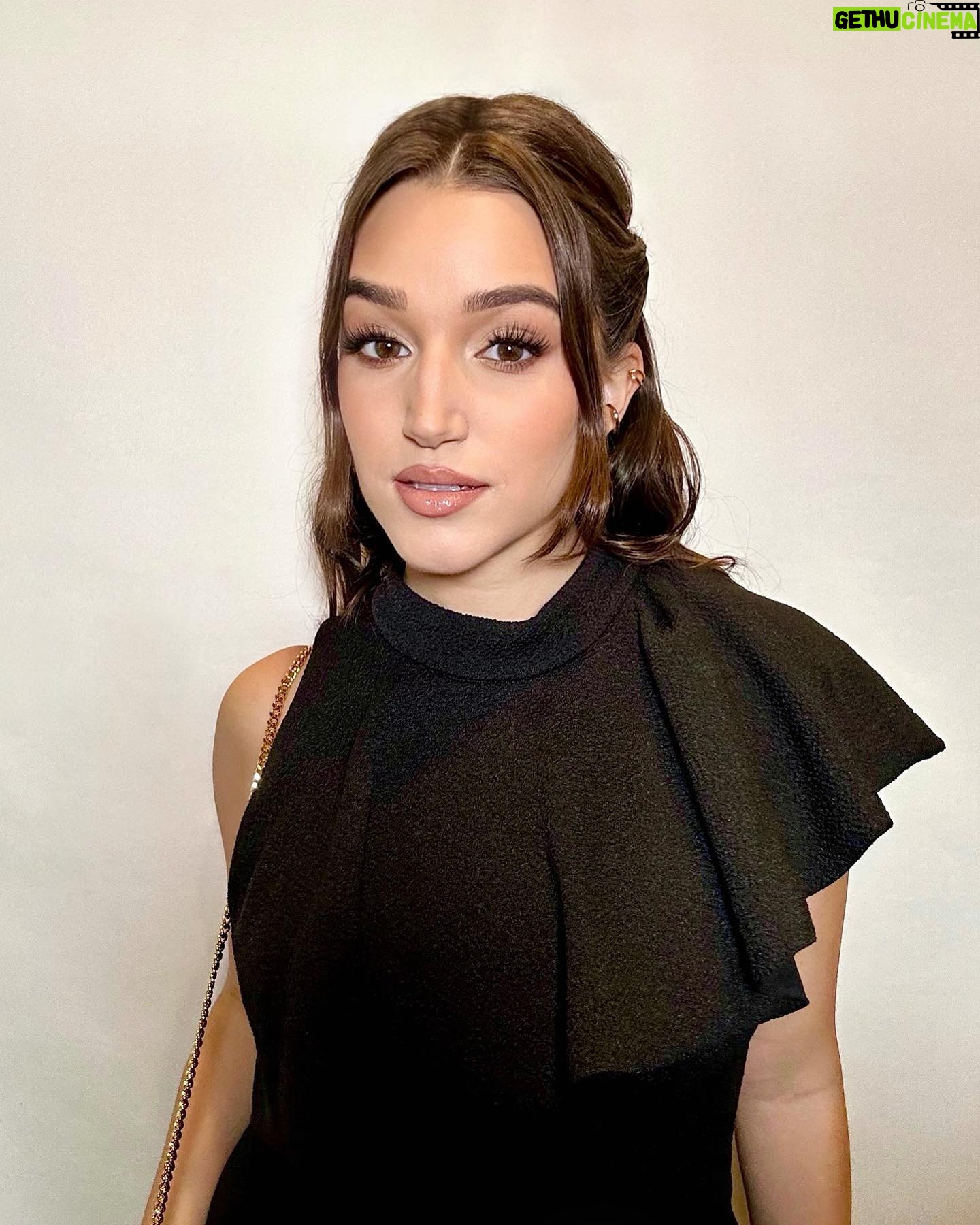 Marisa Davila - 1.1K Likes - We had such a nice welcome this past week into the @paramountplus family. 💗 So proud to represent Grease: Rise of the Pink Ladies at the TCA’s with these incredible people. Absolutely no one I’d rather be on this journey with. BIG shoutout to the glam squad✨
Hair: @alyxliu
Makeup: @makeupbydion
Stylist: @jilljacobsstudio