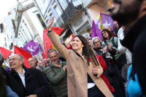 Marisa Matias Instagram - Hoje, fomos mais uma grande onda bloquista nas ruas do Porto.

Há uma esquerda que pode ajudar a derrotar a direita e impor as soluções necessárias na casa, na saúde e no trabalho, uma esquerda que pode reforçar-se no Porto e eleger em Braga, Aveiro e noutros distritos. Essa esquerda é o Bloco, onde o teu voto conta.

📸 @anamendes.jpg