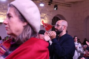 Marisa Matias Instagram - No domingo votamos como mulheres.

Foi assim que resumi ontem, no Porto, esta incrível campanha que nos levou das barragens de Miranda do Douro, à serra algarvia, das fábricas de Braga e Aveiro à luta pela habitação nas ruas de Lisboa. E a tanto mais. Pela casa, o salário, a saúde, a educação e o planeta, há um voto que conta pera eleger uma maioria por soluções. É o voto no Bloco.

📸 @anamendes.jpg