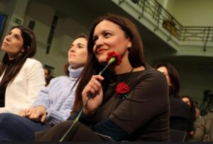 Marisa Matias Instagram - Votar é celebrar a democracia e reivindicar uma vida melhor. Não deixes que ninguém escolha por ti. VOTA!