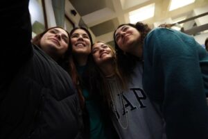 Marisa Matias Instagram - Ao lado de quem estuda, vamos fazer o que nunca foi feito.

Estivemos hoje numa Residência Universitária do Campo Alegre, no Porto, para lembrar que a crise na habitação é hoje a maior barreira no acesso e permanência no Ensino Superior. A prioridade à habitação para estudantes só vai acontecer com a força do teu voto no Bloco.

📸 @anamendes.jpg