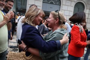 Marisa Matias Instagram - Foi um mar de povo bloquista a descer a rua de Santa Catarina no Porto. Pela igualdade, o salário, a casa, a paz e o planeta, a caminho dos últimos dias de campanha, sente-se em cada cidade e em cada esquina, reconhecimento e confiança na candidatura do Bloco. É possível uma Europa sem muros nem desigualdades, com direitos iguais para toda gente. No domingo, vota Bloco de Esquerda.

📸 @anamendes.jpg
