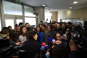 Marisa Matias Instagram - Ao lado de quem estuda, vamos fazer o que nunca foi feito.

Estivemos hoje numa Residência Universitária do Campo Alegre, no Porto, para lembrar que a crise na habitação é hoje a maior barreira no acesso e permanência no Ensino Superior. A prioridade à habitação para estudantes só vai acontecer com a força do teu voto no Bloco.

📸 @anamendes.jpg
