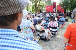 Marisa Matias Instagram - Não desistimos da paz e da igualdade, não desistimos da Europa.

O combate por uma Europa em que a igualdade avance, a denúncia das convergências escondidas entre os candidatos do centro, o compromisso com as trabalhadoras de serviço doméstico e com uma Europa sem muros. Junto com o rock dos @baleia_baleia_baleia, foram essas as causas que subiram ao palco perante centenas de pessoas hoje no comício-festa do Bloco.

📸 @anamendes.jpg