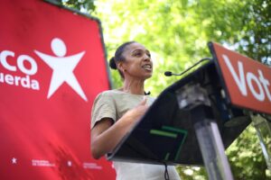 Marisa Matias Instagram - Não desistimos da paz e da igualdade, não desistimos da Europa.

O combate por uma Europa em que a igualdade avance, a denúncia das convergências escondidas entre os candidatos do centro, o compromisso com as trabalhadoras de serviço doméstico e com uma Europa sem muros. Junto com o rock dos @baleia_baleia_baleia, foram essas as causas que subiram ao palco perante centenas de pessoas hoje no comício-festa do Bloco.

📸 @anamendes.jpg