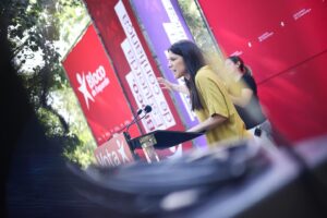 Marisa Matias Instagram - Não desistimos da paz e da igualdade, não desistimos da Europa.

O combate por uma Europa em que a igualdade avance, a denúncia das convergências escondidas entre os candidatos do centro, o compromisso com as trabalhadoras de serviço doméstico e com uma Europa sem muros. Junto com o rock dos @baleia_baleia_baleia, foram essas as causas que subiram ao palco perante centenas de pessoas hoje no comício-festa do Bloco.

📸 @anamendes.jpg