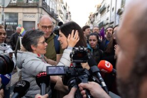 Marisa Matias Instagram - Hoje, fomos mais uma grande onda bloquista nas ruas do Porto.

Há uma esquerda que pode ajudar a derrotar a direita e impor as soluções necessárias na casa, na saúde e no trabalho, uma esquerda que pode reforçar-se no Porto e eleger em Braga, Aveiro e noutros distritos. Essa esquerda é o Bloco, onde o teu voto conta.

📸 @anamendes.jpg