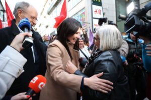 Marisa Matias Instagram - Hoje, fomos mais uma grande onda bloquista nas ruas do Porto.

Há uma esquerda que pode ajudar a derrotar a direita e impor as soluções necessárias na casa, na saúde e no trabalho, uma esquerda que pode reforçar-se no Porto e eleger em Braga, Aveiro e noutros distritos. Essa esquerda é o Bloco, onde o teu voto conta.

📸 @anamendes.jpg