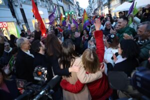 Marisa Matias Instagram - Hoje, fomos mais uma grande onda bloquista nas ruas do Porto.

Há uma esquerda que pode ajudar a derrotar a direita e impor as soluções necessárias na casa, na saúde e no trabalho, uma esquerda que pode reforçar-se no Porto e eleger em Braga, Aveiro e noutros distritos. Essa esquerda é o Bloco, onde o teu voto conta.

📸 @anamendes.jpg