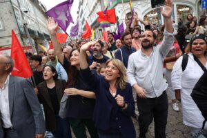 Marisa Matias Instagram - Foi um mar de povo bloquista a descer a rua de Santa Catarina no Porto. Pela igualdade, o salário, a casa, a paz e o planeta, a caminho dos últimos dias de campanha, sente-se em cada cidade e em cada esquina, reconhecimento e confiança na candidatura do Bloco. É possível uma Europa sem muros nem desigualdades, com direitos iguais para toda gente. No domingo, vota Bloco de Esquerda.

📸 @anamendes.jpg