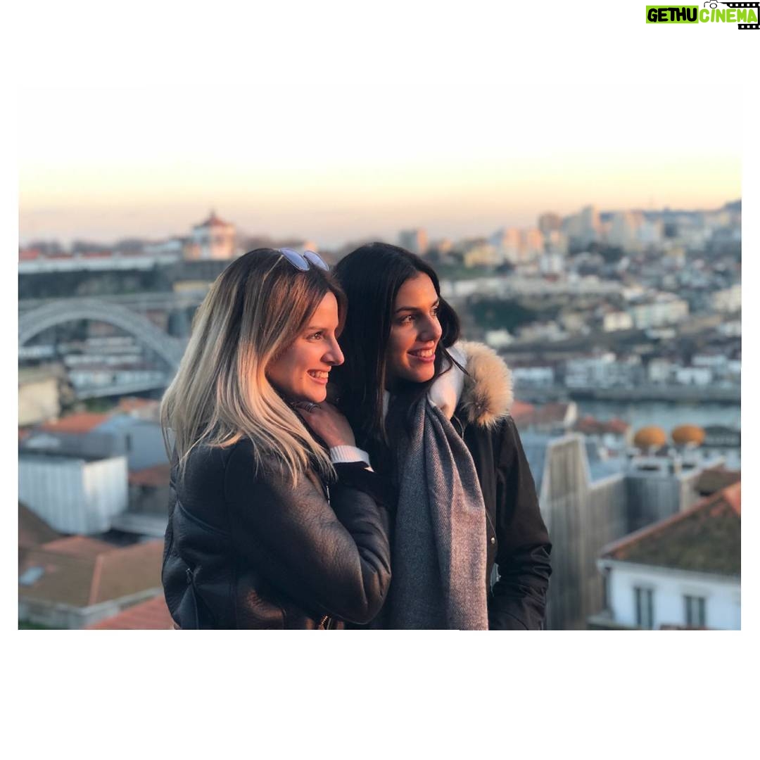 Marisa Pérez - 536 Likes - "Amor para a vida toda.
Que era contigo a minha vida toda.
Que era um amor para a vida toda. "