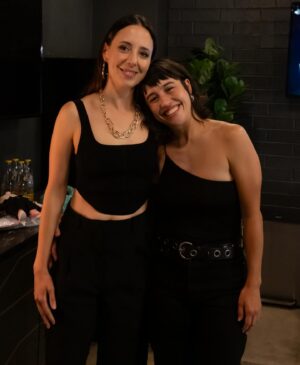 Marisé Álvarez Instagram - Sueño hecho realidad. 💫 Mi comediante favorita me invitó a abrirle sus shows en LA y San Diego! Gracias @sofffiaaa1 por confiar y por ser genuinamente solidaria, eres INCREÍBLE. Y gracias @danicuevasb @ppam2706 y a todo su equipo por tratarme con tanto cariño. Ojalá y nos volvamos a encontrar muy pronto! 📸: @thisisyeya Gracias por todo @cristinarodlo 🫶