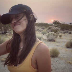 Marisé Álvarez Instagram - Extrañando el desierto junto a gente hermosa. @maricuembe @cayeycicada @barbararmota 📷: @aemile #tbt #lacura #lunaenleo