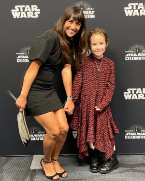 Marisé Álvarez Instagram - Demasiado orgullosa de ser parte de esta celebración. Gracias a la familia de @starwars por adoptarme. ❤️ @obiwankenobi ya está disponible en @disneyplus  #starwarscelebration #obiwankenobi Styled by @mela_selva