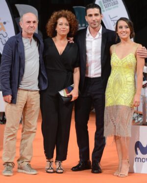 Marisé Álvarez Instagram - Difícil de poner en palabras lo especial que fue la noche de estreno de “En el Corredor de la Muerte” en el @festval_oficial. Gracias al festival por tan hermosa acogida, a @bambuprodu @movistarplus @carreteronacho y @marquesmarcet por confiar en mi trabajo, a @miguelangelsilvestre @lauradelauz #RamónAgirre y demás compañeros (faltan muchos) por ser un equipo de ensueño que se ha convertido en familia, y a la gente bonita de Vitoria-Gasteiz por su cariño y energía. Gracias también a mis adoradas amigas de @ecliptica_atelier por el increíble vestido que me acompañó en esta aventura. Me hace mucha ilusión que todas y todos podamos conocer la historia de Pablo Ibar. #enelcorredordelamuerte #movistarplus #bambuproducciones #fesTVal ✨