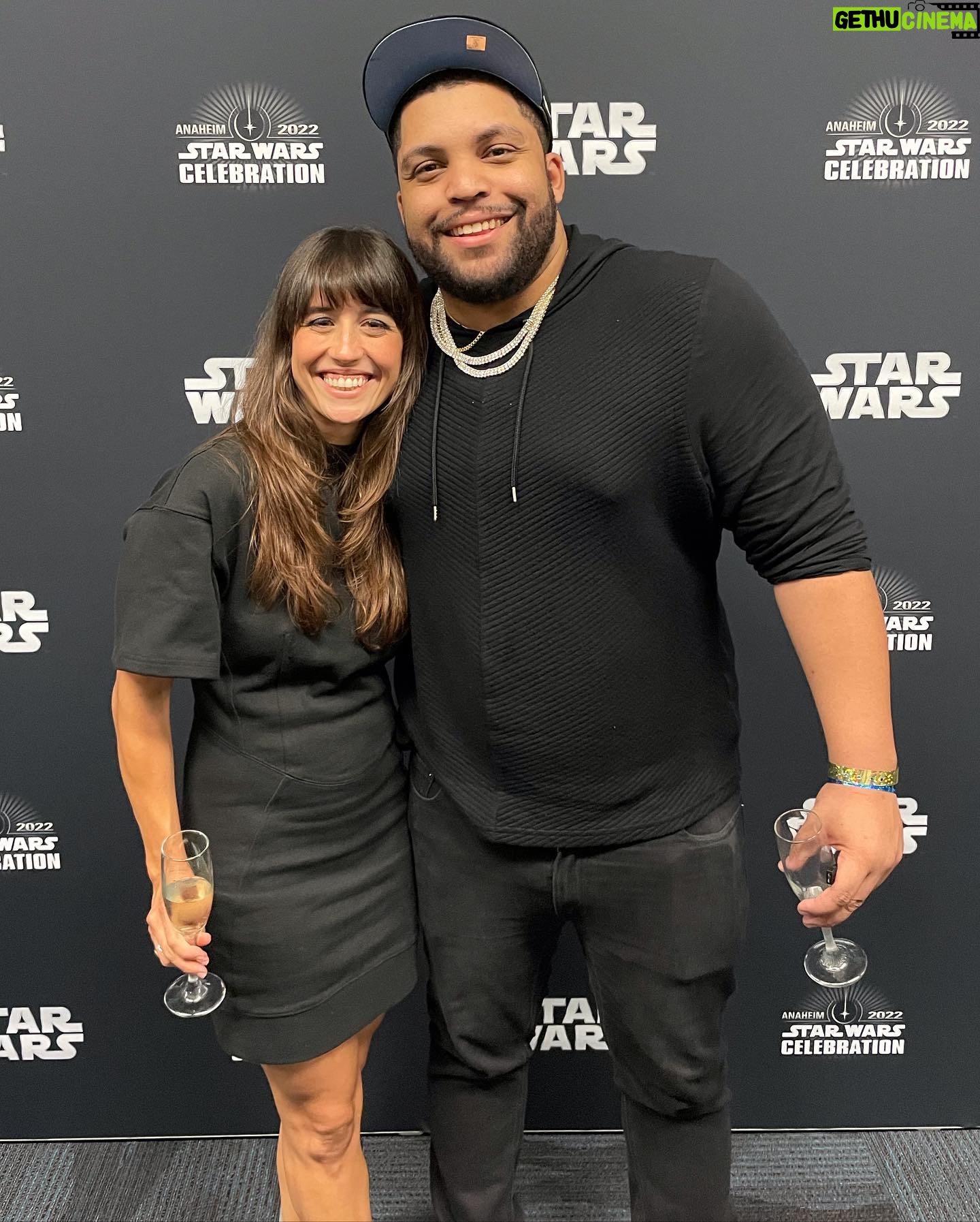 Marisé Álvarez - 7.8K Likes - Demasiado orgullosa de ser parte de esta celebración. Gracias a la familia de @starwars por adoptarme. ❤️ @obiwankenobi ya está disponible en @disneyplus #starwarscelebration #obiwankenobi Styled by @mela_selva